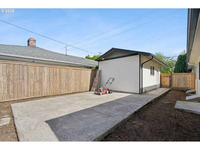 3407 Se STEELE St, Portland, OR 97202
