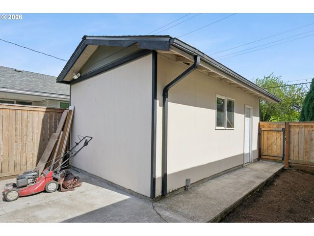 3407 Se STEELE St, Portland, OR 97202