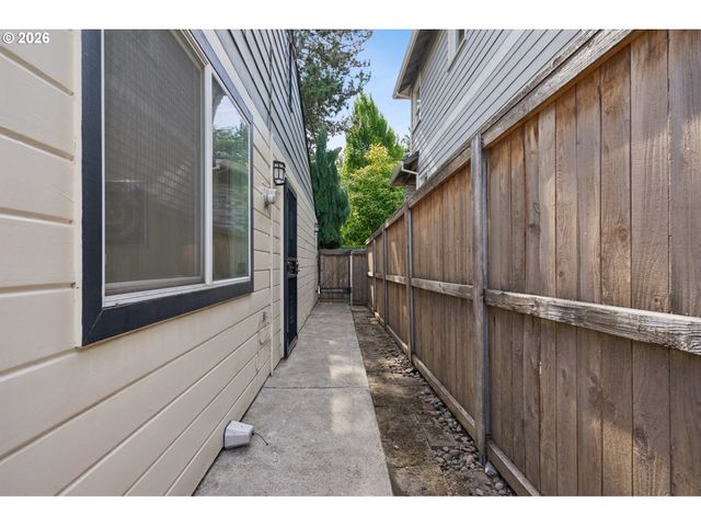3407 Se STEELE St, Portland, OR 97202