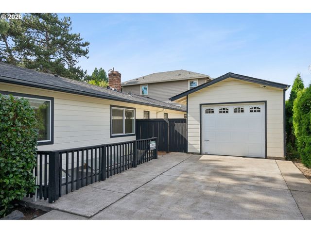 3407 Se STEELE St, Portland, OR 97202