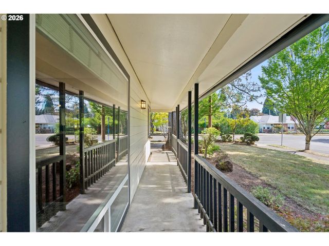 3407 Se STEELE St, Portland, OR 97202