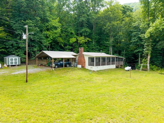 1446 Muskrat Creek Road, Hayesville, NC 28904