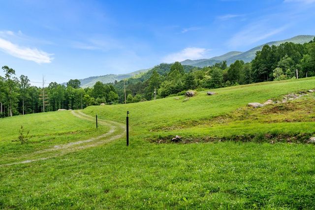 1446 Muskrat Creek Road, Hayesville, NC 28904