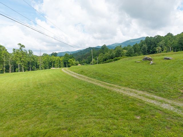 1446 Muskrat Creek Road, Hayesville, NC 28904