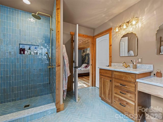 110 Mailon King Road, Leicester, NC 28748