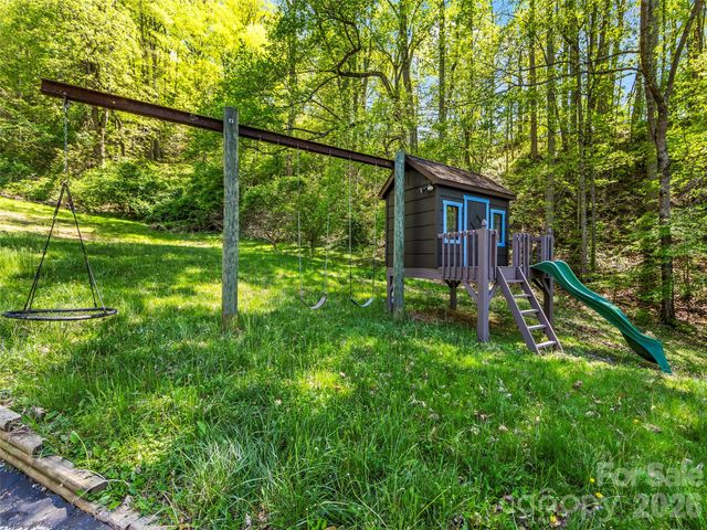 110 Mailon King Road, Leicester, NC 28748
