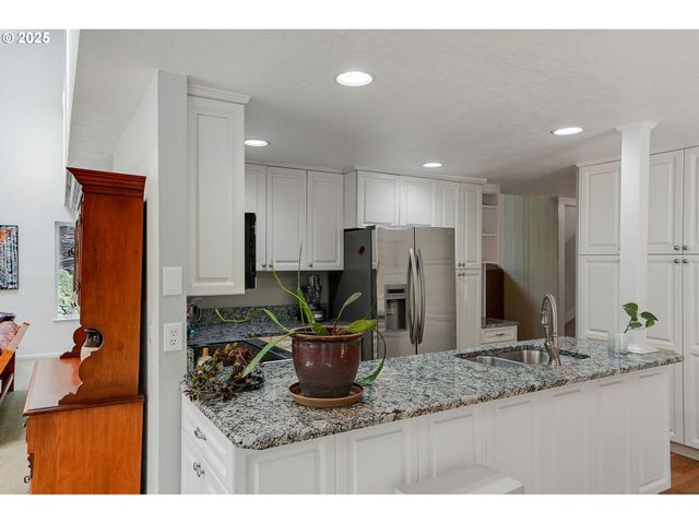 1946 ROBERTA Ave, Salem, OR 97302