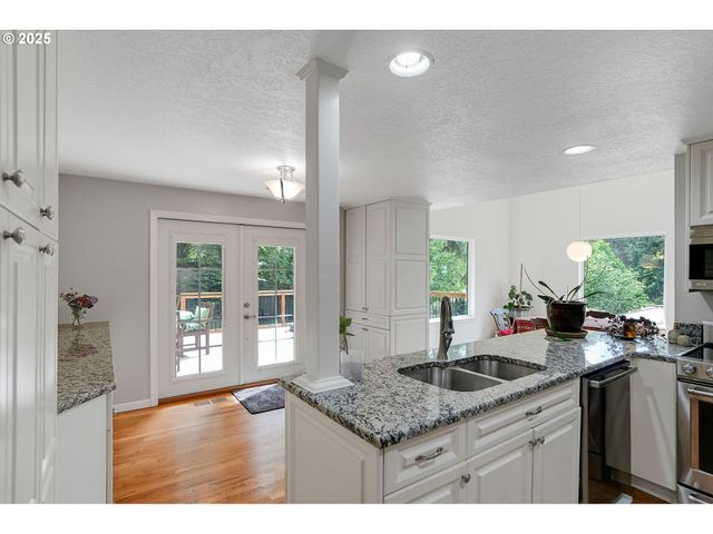 1946 ROBERTA Ave, Salem, OR 97302