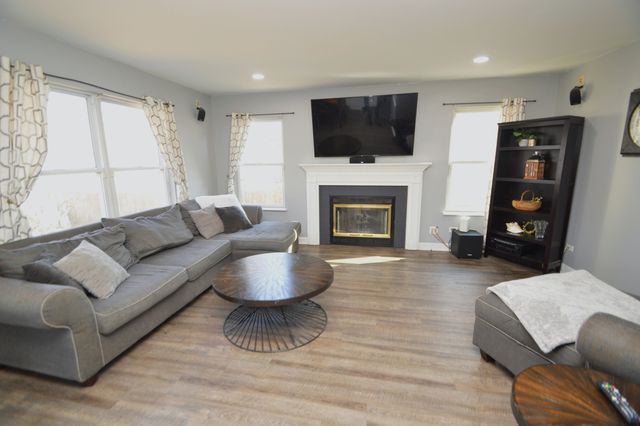 2004 Kingsbury Estates Drive, Plainfield, IL 60586