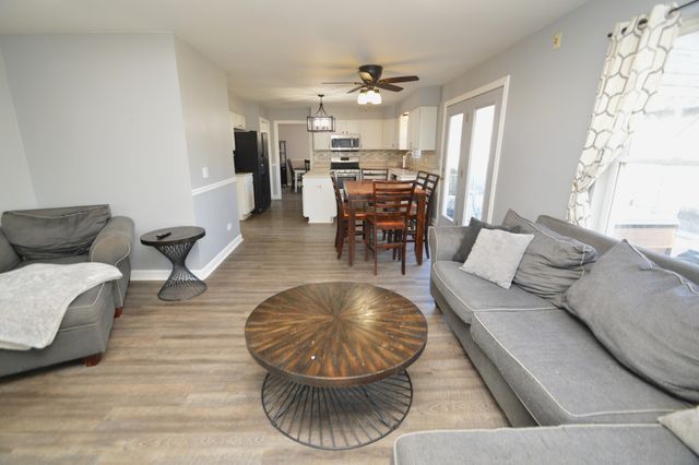 2004 Kingsbury Estates Drive, Plainfield, IL 60586