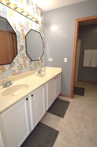 2004 Kingsbury Estates Drive, Plainfield, IL 60586