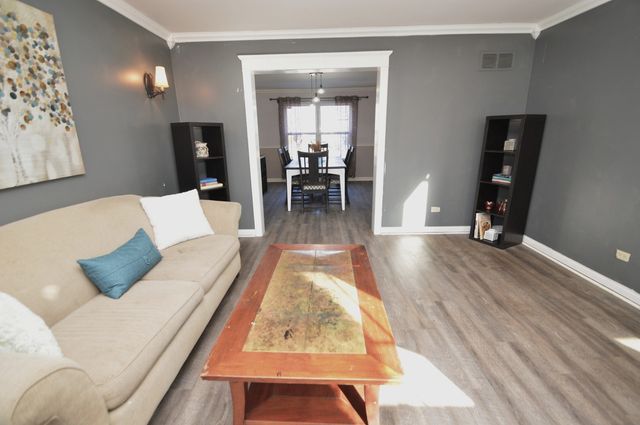 2004 Kingsbury Estates Drive, Plainfield, IL 60586