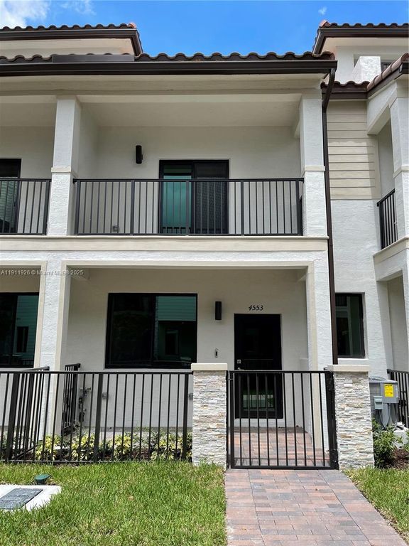 4553 NW 83rd Path 4553, Doral, FL 33166