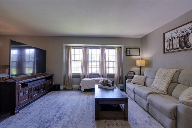 15408 E 42nd Place S, Independence, MO 64055