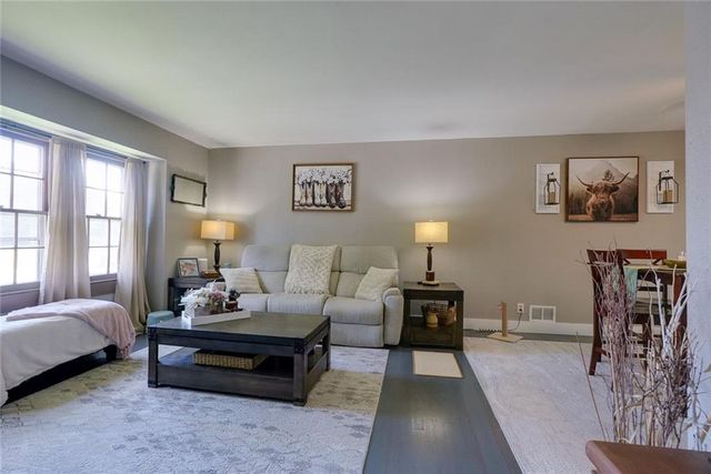 15408 E 42nd Place S, Independence, MO 64055