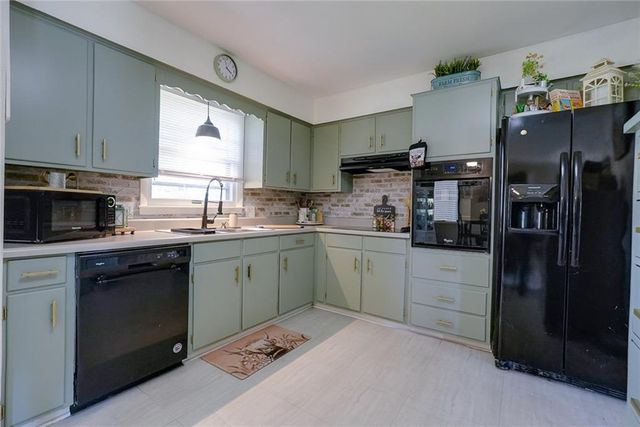 15408 E 42nd Place S, Independence, MO 64055