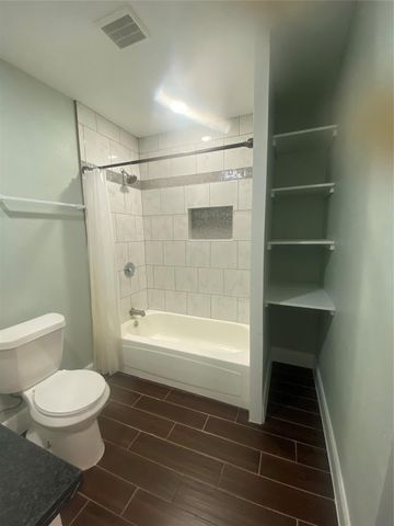 7 Dowling Street B, La Marque, TX 77568