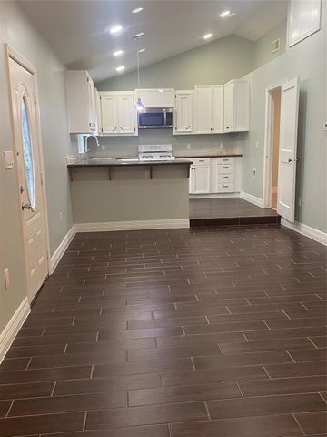 7 Dowling Street B, La Marque, TX 77568