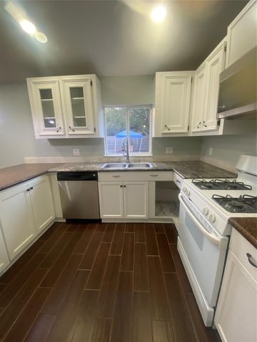 7 Dowling Street B, La Marque, TX 77568