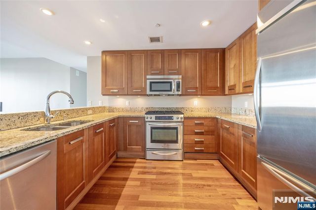 8100 River Road 917, North Bergen, NJ 07047
