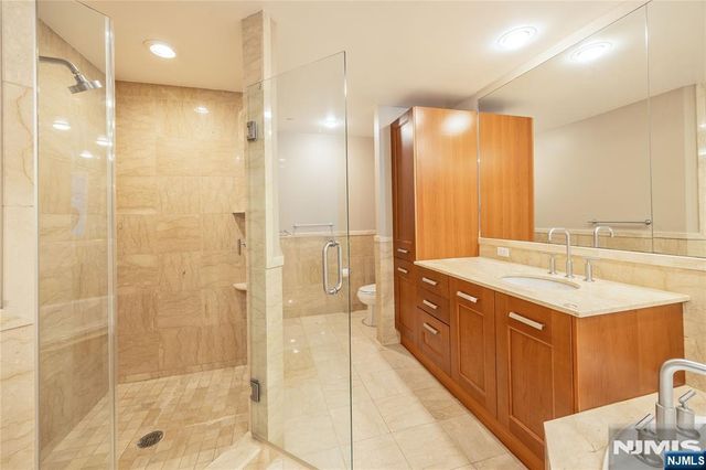8100 River Road 917, North Bergen, NJ 07047