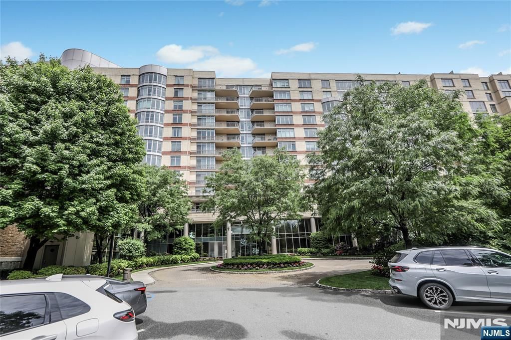 8100 River Road 917, North Bergen, NJ 07047