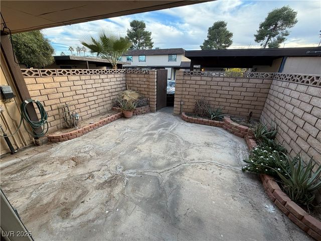 6120 Meadowhaven Lane, Las Vegas, NV 89103