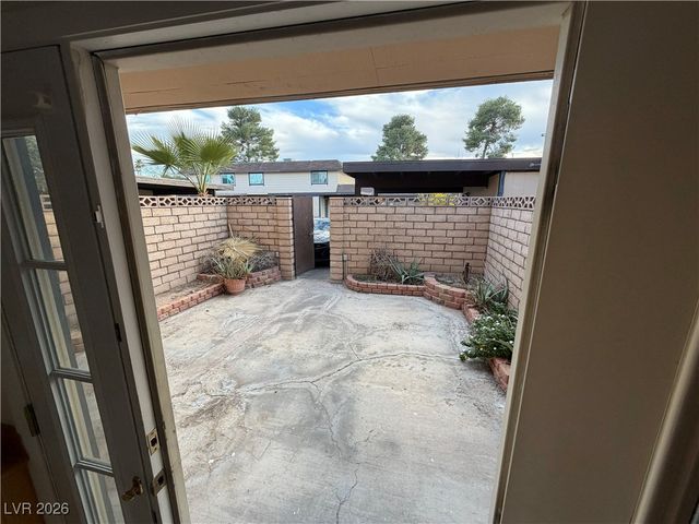 6120 Meadowhaven Lane, Las Vegas, NV 89103