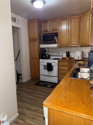 6120 Meadowhaven Lane, Las Vegas, NV 89103