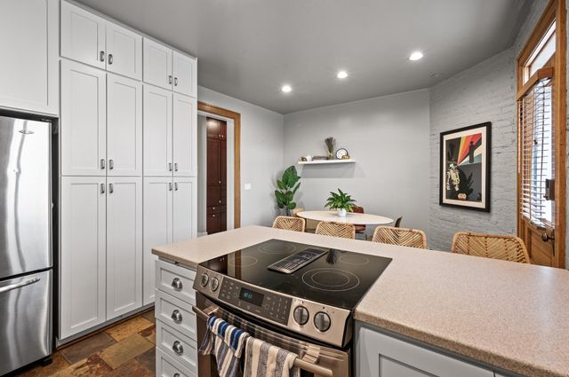 438 Portland Avenue 7, Saint Paul, MN 55102