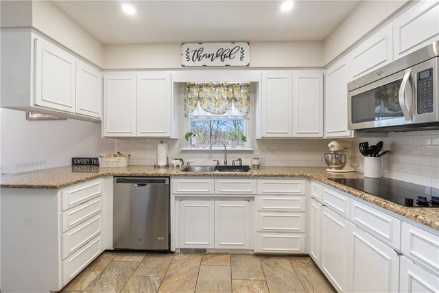 8446 Par Lane, Rogers, AR 72756