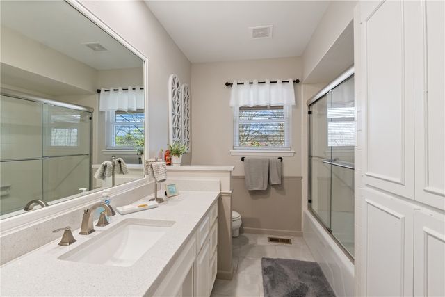 8446 Par Lane, Rogers, AR 72756