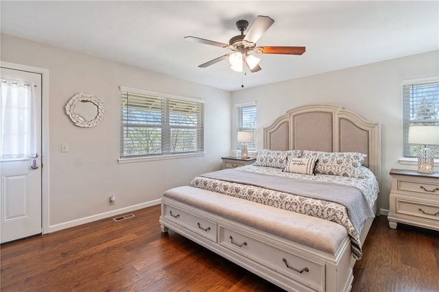 8446 Par Lane, Rogers, AR 72756