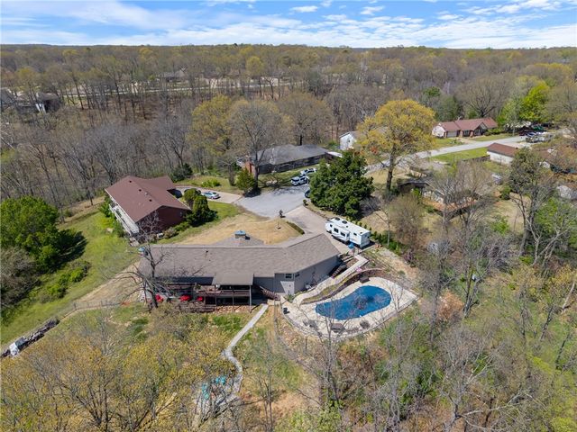 8446 Par Lane, Rogers, AR 72756