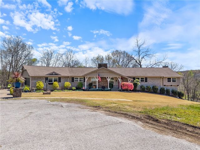 8446 Par Lane, Rogers, AR 72756