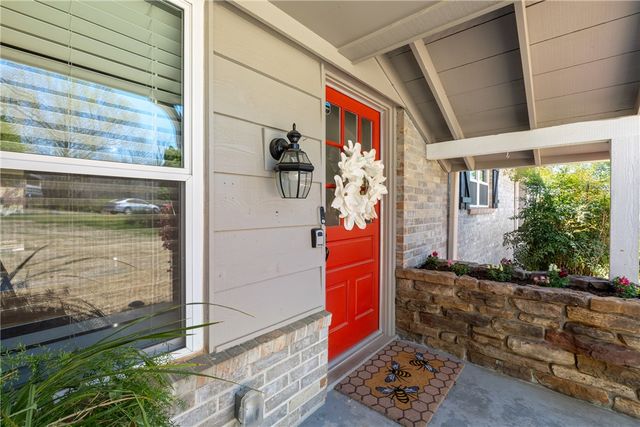 8446 Par Lane, Rogers, AR 72756