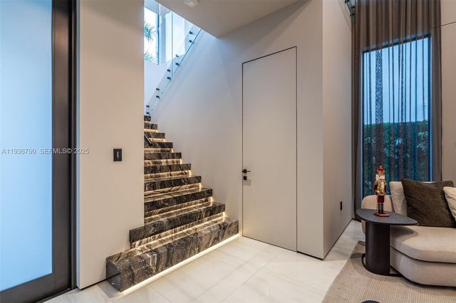 10540 NW 67th Ter, Doral, FL 33178