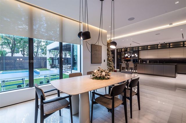 10540 NW 67th Ter, Doral, FL 33178