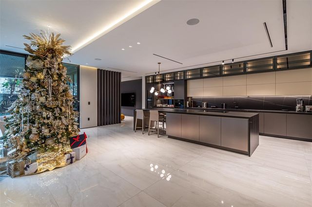 10540 NW 67th Ter, Doral, FL 33178