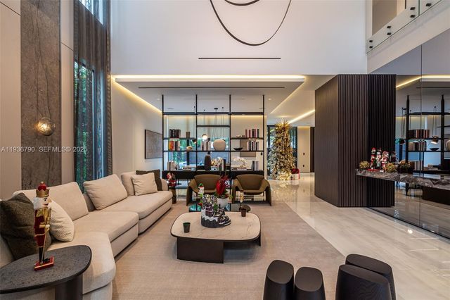 10540 NW 67th Ter, Doral, FL 33178