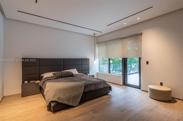 10540 NW 67th Ter, Doral, FL 33178