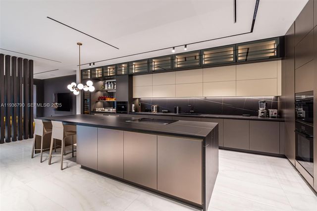 10540 NW 67th Ter, Doral, FL 33178