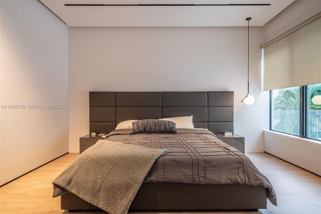 10540 NW 67th Ter, Doral, FL 33178