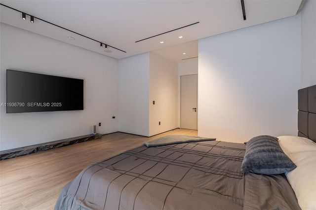 10540 NW 67th Ter, Doral, FL 33178