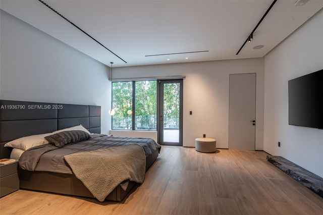 10540 NW 67th Ter, Doral, FL 33178