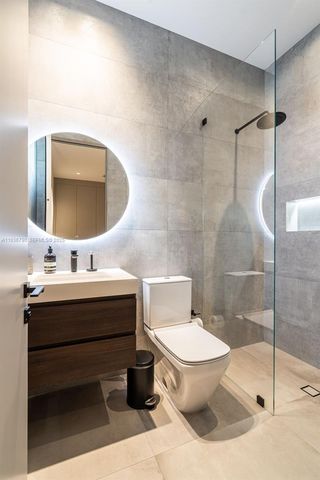 10540 NW 67th Ter, Doral, FL 33178