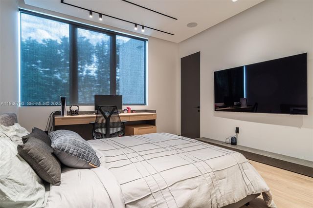 10540 NW 67th Ter, Doral, FL 33178