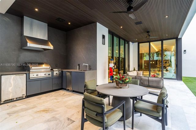 10540 NW 67th Ter, Doral, FL 33178