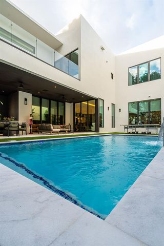 10540 NW 67th Ter, Doral, FL 33178