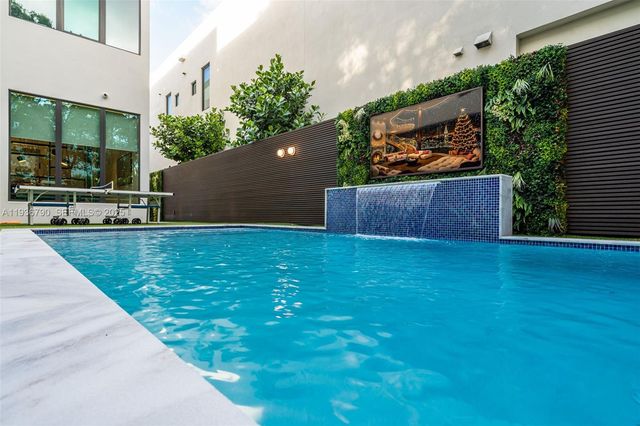 10540 NW 67th Ter, Doral, FL 33178